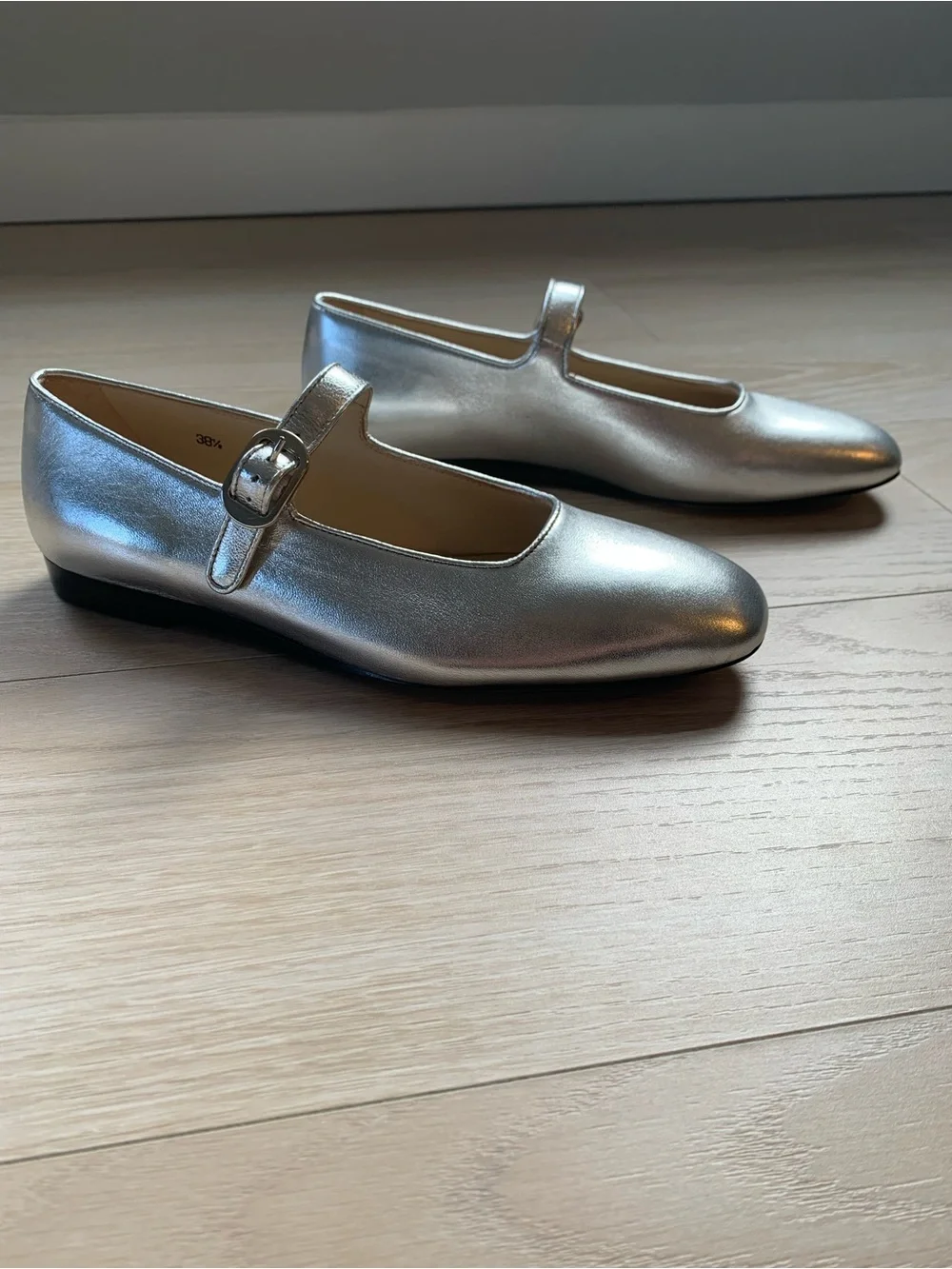 Le Monde Beryl Metallic Silver Leather Mary Jane Flats NWT Size 38.5 IT - Picture 4 of 10